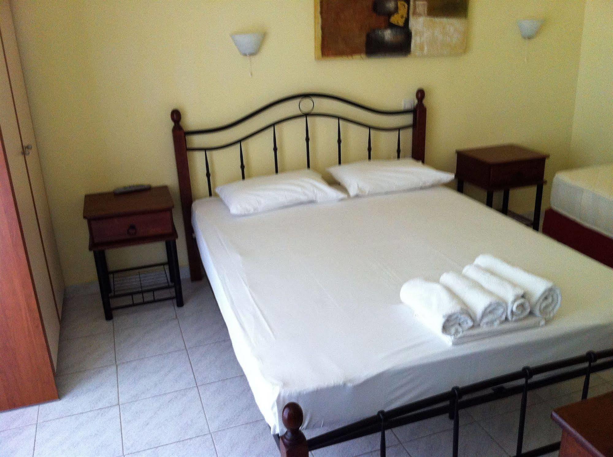 Appartamento George House Kariótai Esterno foto