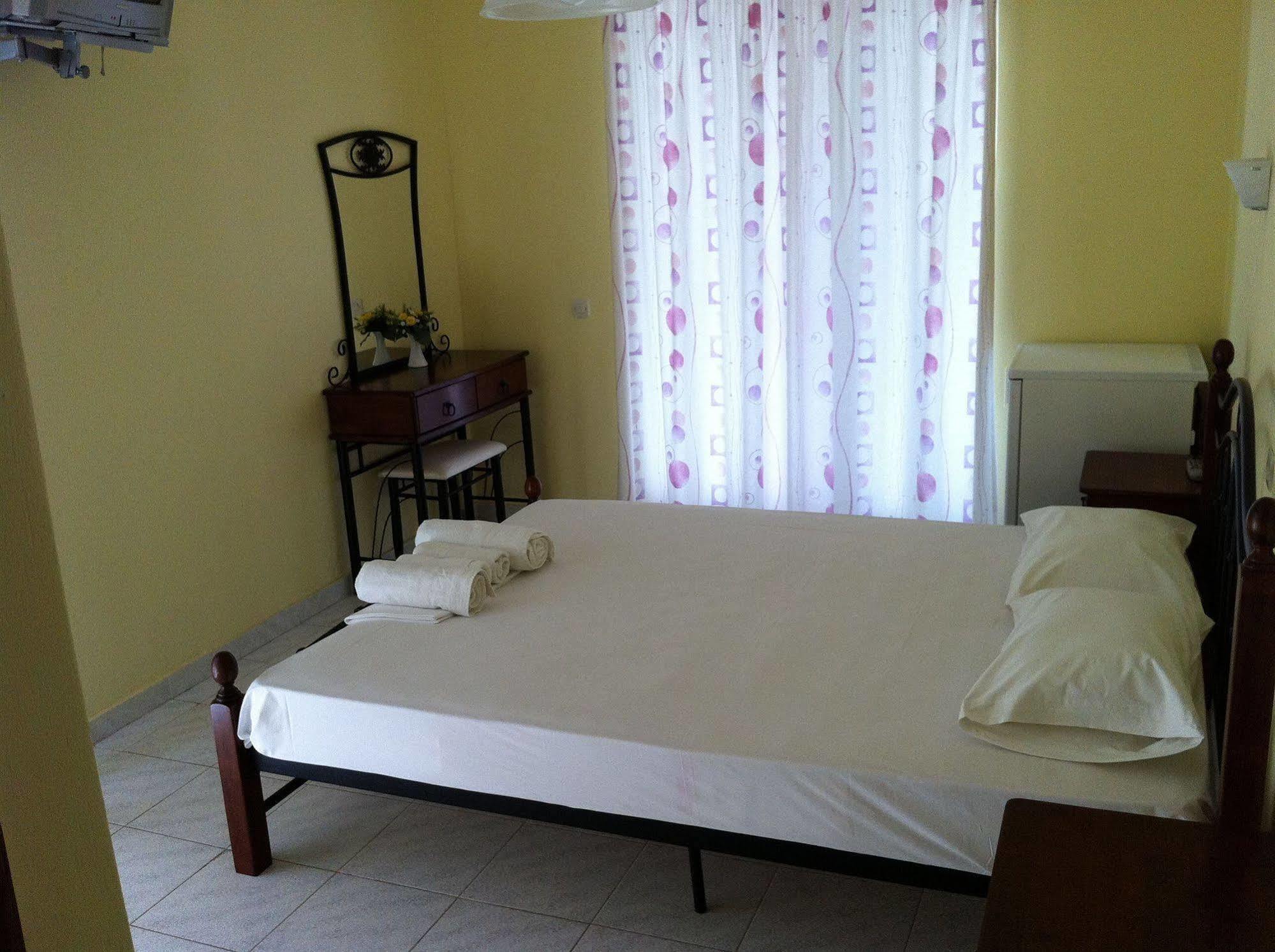 Appartamento George House Kariótai Esterno foto